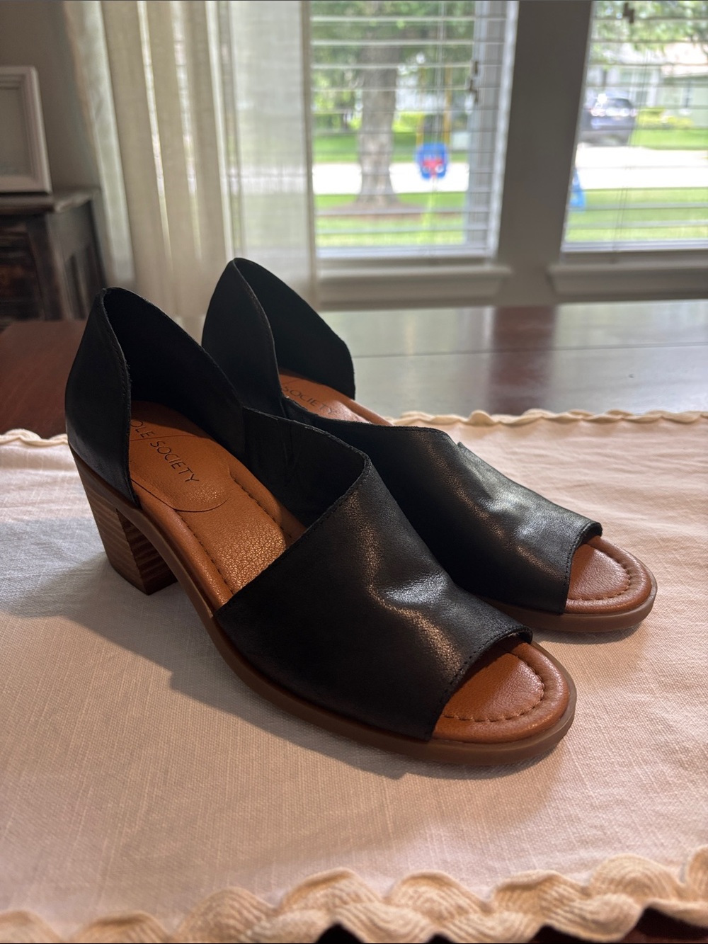 Sole Society leather heels cut out NEW never worn size 7.5